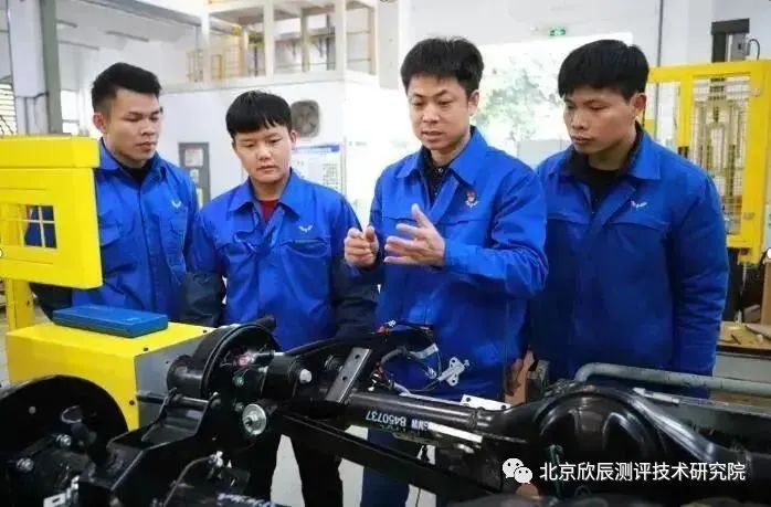 广西评定首批特级技师 技术工人成长之路越走越宽广